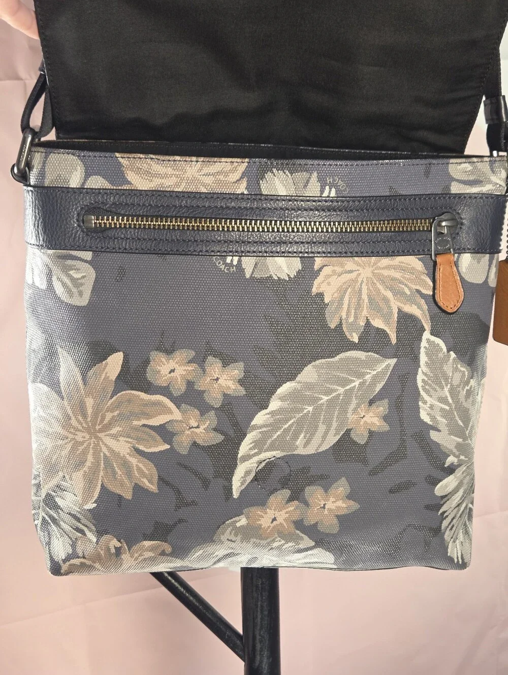 COACH Sullivan Small Messenger Bag In Hawaiian Palm Print LIKE NEW! 💙 NAVY BLUE